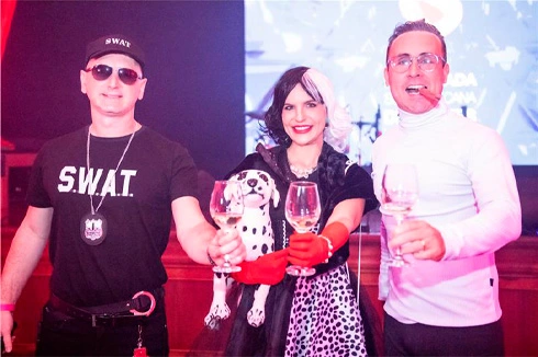 Os sócios Henrique, Carolina e Rafael na Festa à fantasia